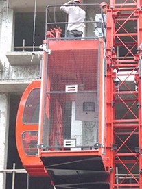 施工電梯
